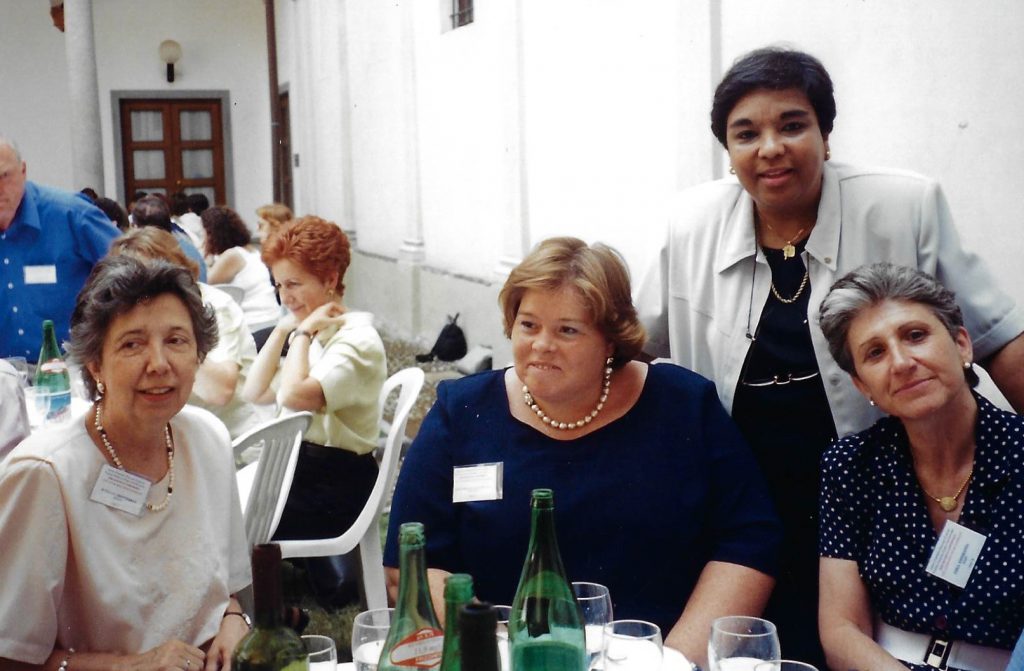 Dra. M. Rutllant, Dra. Eyra Sanidas, Dña. Esperanza Coll, Dña. Isabel Lince (Milan 2000)
